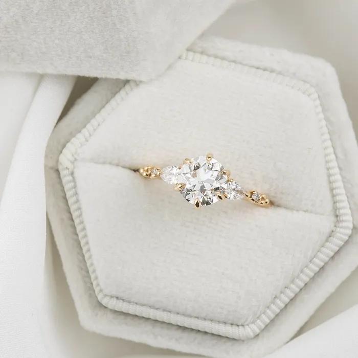 Rings Envero Jewelry Estel Fleur Four Prongs Ring Round Brilliant Cut Diamond