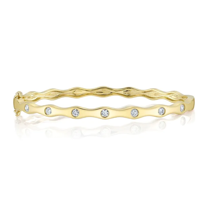 Inset Diamond Wavy Bangle SHY CREATION Bracelets