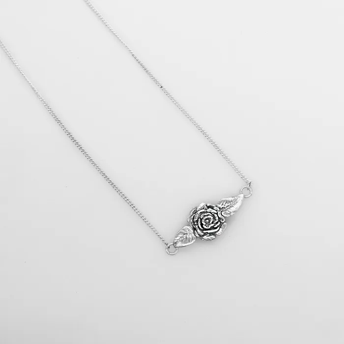 MARIA MARISCAL Collar Rosa con Hojas Earrings